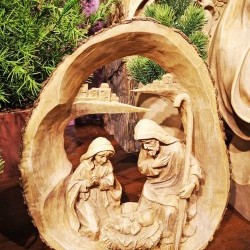 10X3.3X11 NATIVITY IN LOG