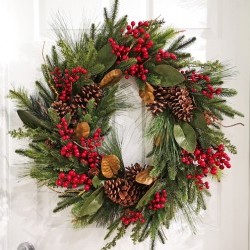 32IN PINE BERRY WREATH