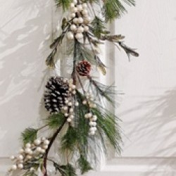 5FT HOLLY PINECONE GARLAND